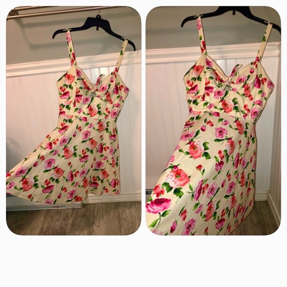 💛5/$20💛 Retro-Inspired Knot-Front Dress - Picture 3 of 8